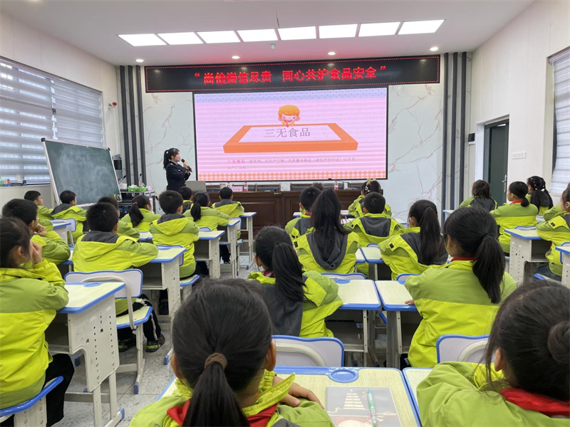 10.12月6日,融水市场监管所与融水县第三小学开展“政校联动——食品安全进校园主题活动”。.png