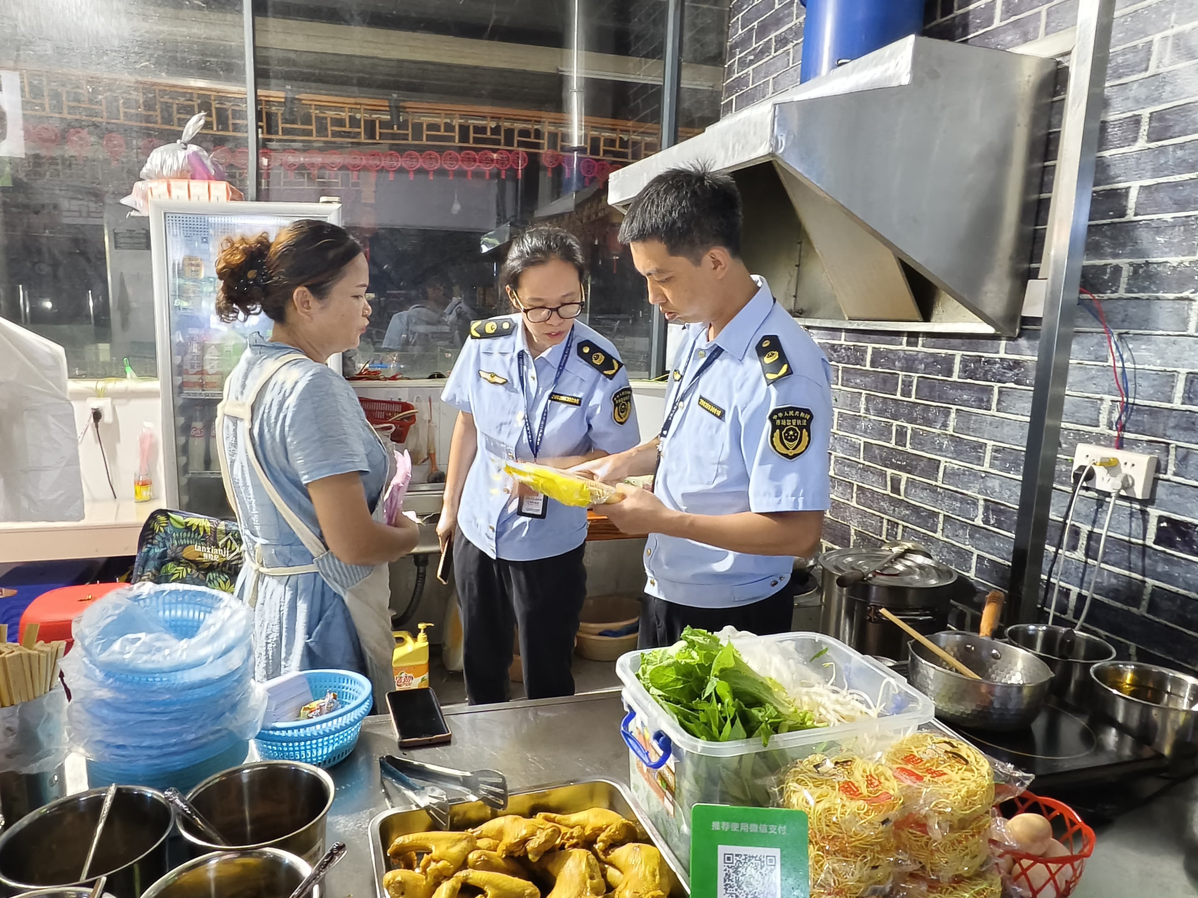开展夜市检查 (1).jpg