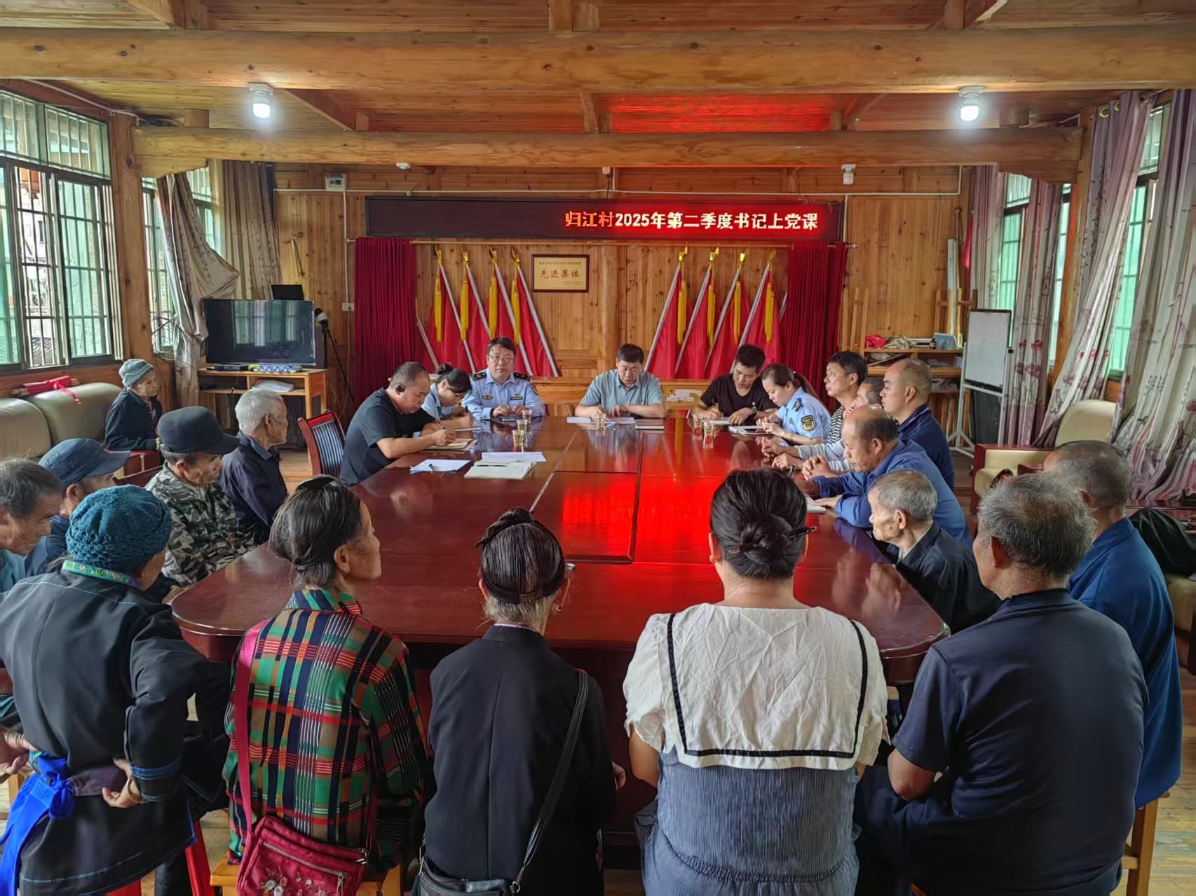 党组书记、局长黄剑龙开展“书记上党课 (2).jpg